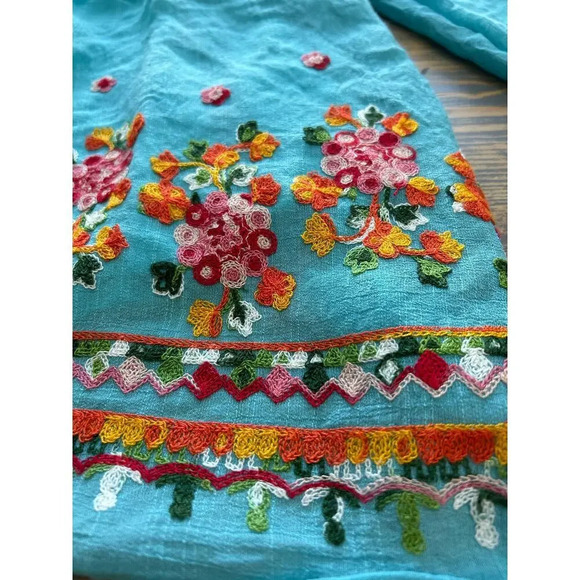 Figueroa & Flower 1X Light Blue Floral Embroidery Button Down Tunic - Picture 4 of 11